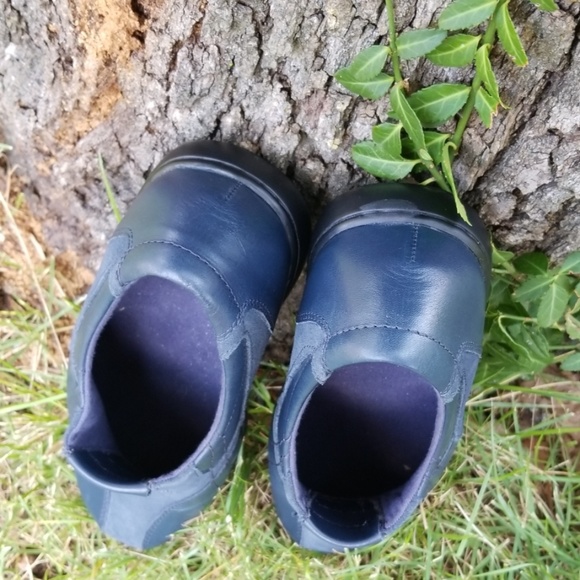 Clark's Genuine leather.  Wide - Picture 3 of 8